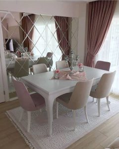 Guong ghep tuong phong khach